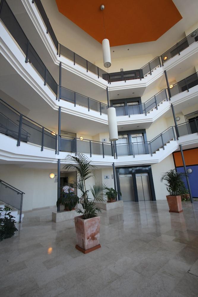 Apartamentos Vertice Sevilla Aljarafe Bormujos Exterior foto