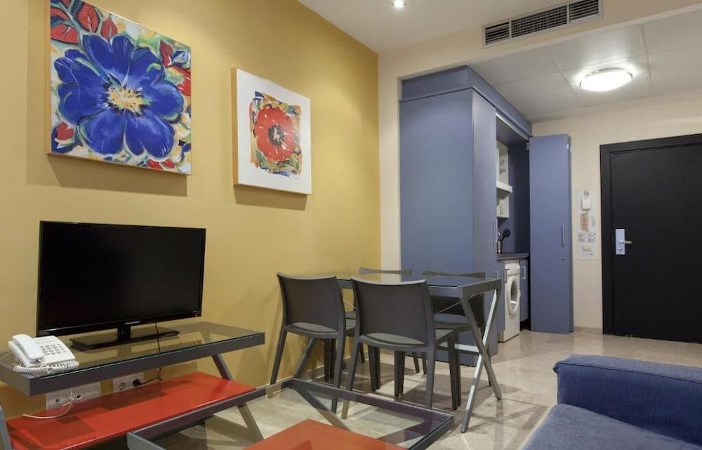 Apartamentos Vertice Sevilla Aljarafe Bormujos Exterior foto