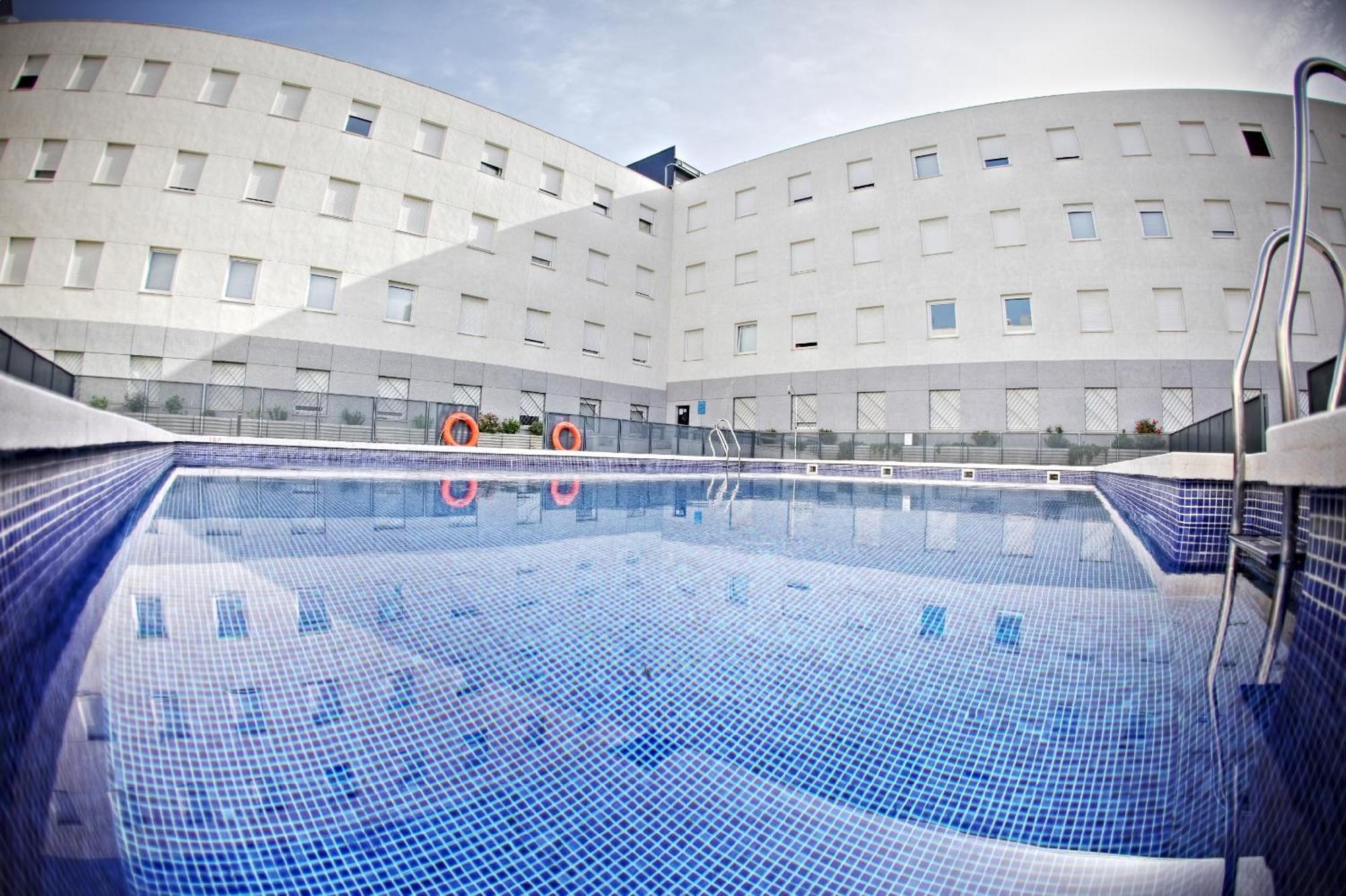 Apartamentos Vertice Sevilla Aljarafe Bormujos Exterior foto