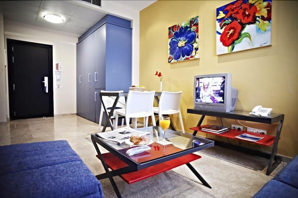 Apartamentos Vertice Sevilla Aljarafe Bormujos Exterior foto